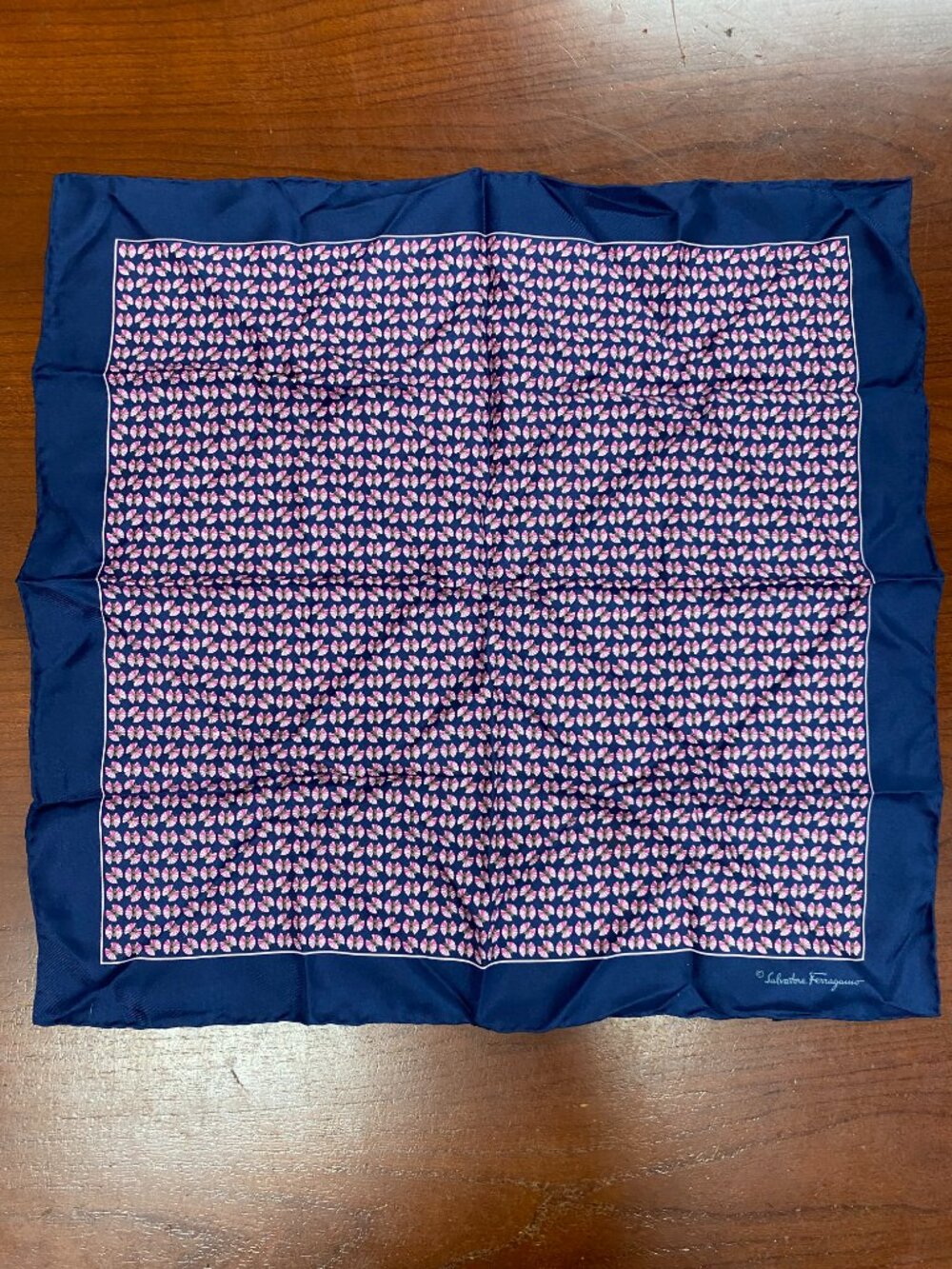 Salvatore Ferragamo 100% Silk - Pocket Square – – 16” x 16” - Picture 3 of 6